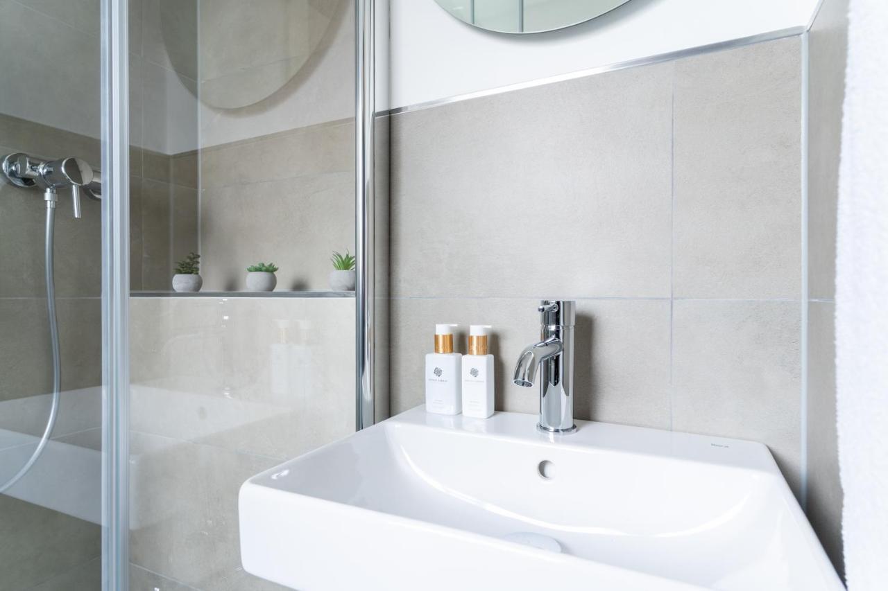 Flat First Apartment *